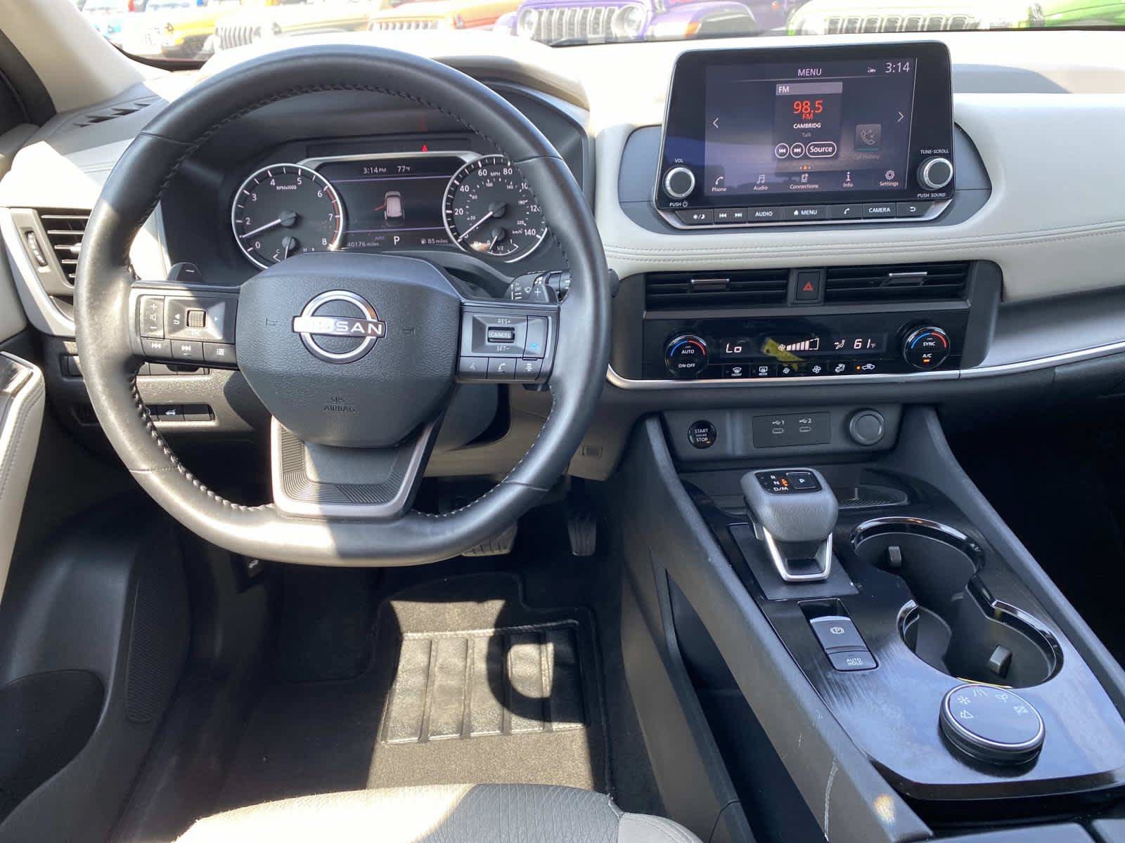 Used 2025 Nissan Rogue SV AWD/4WD image 11