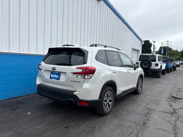 Used 2022 Subaru Forester Premium AWD/4WD image 5
