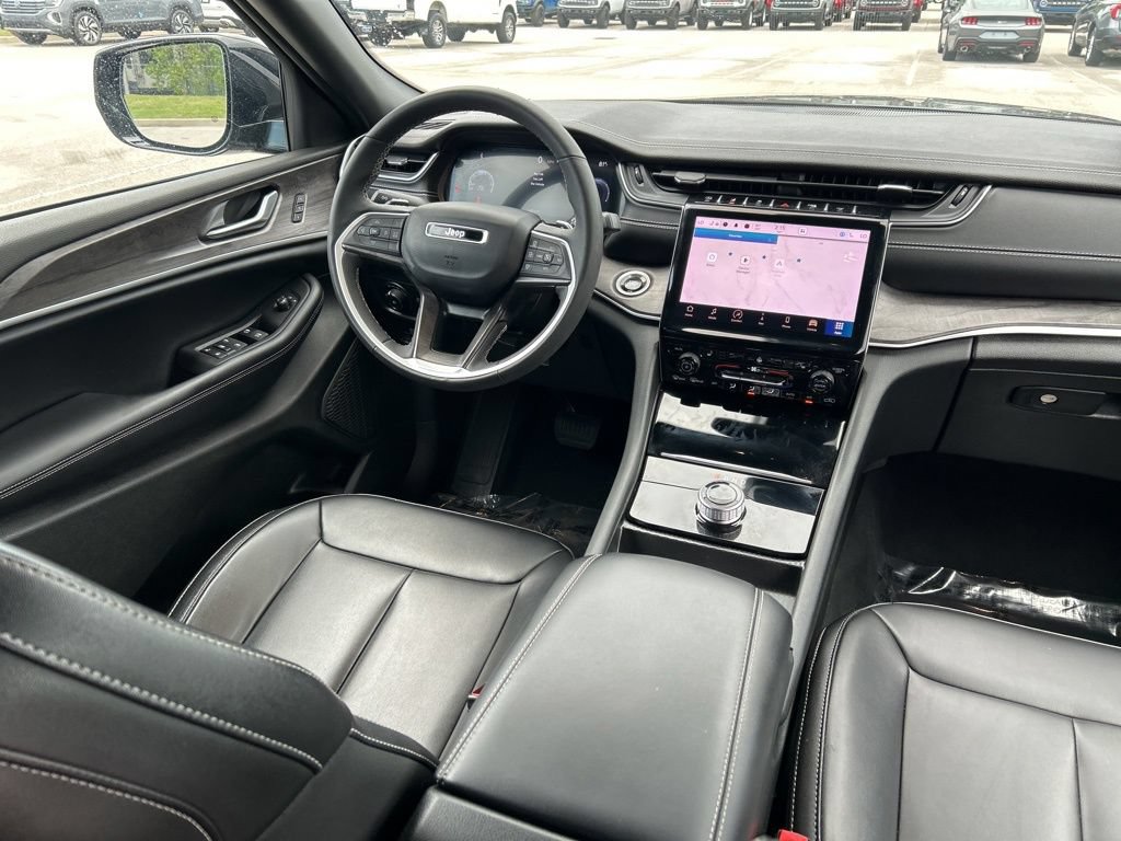 Certified 2024 Jeep Grand Cherokee L Limited RWD image 9