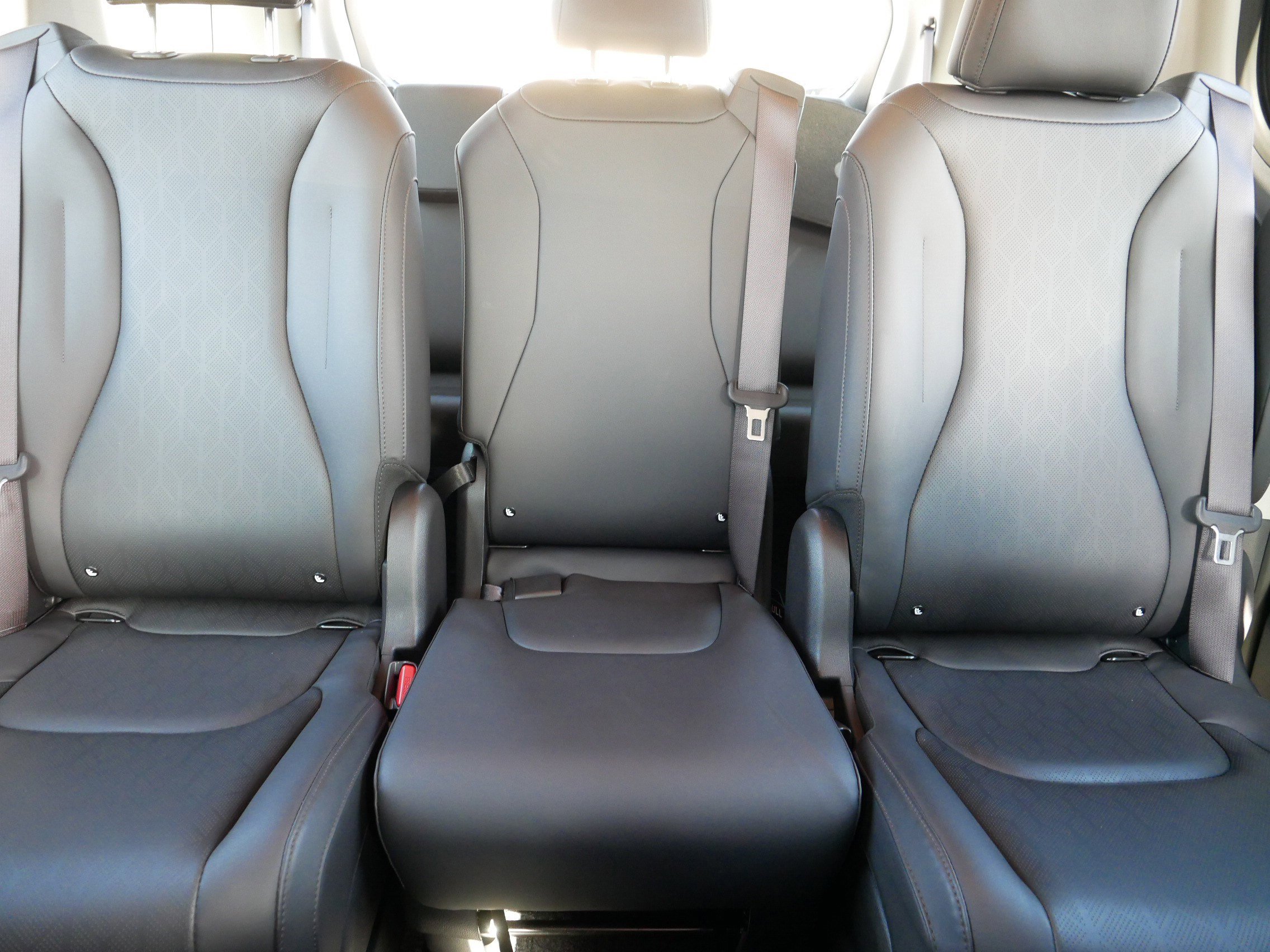 Certified 2024 Kia Carnival EX image 13