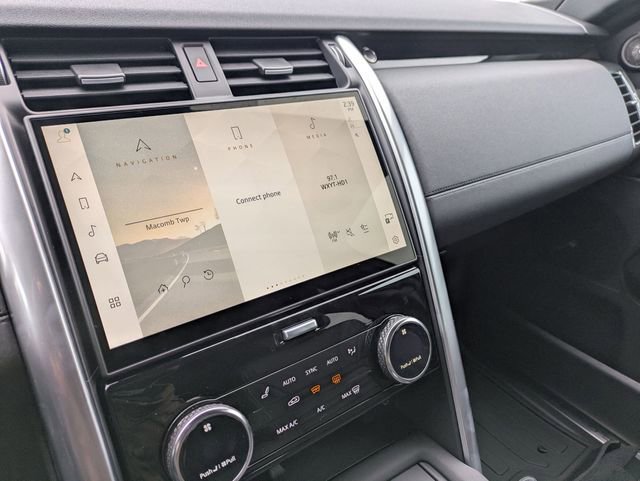 New 2026 Land Rover Discovery S image 11