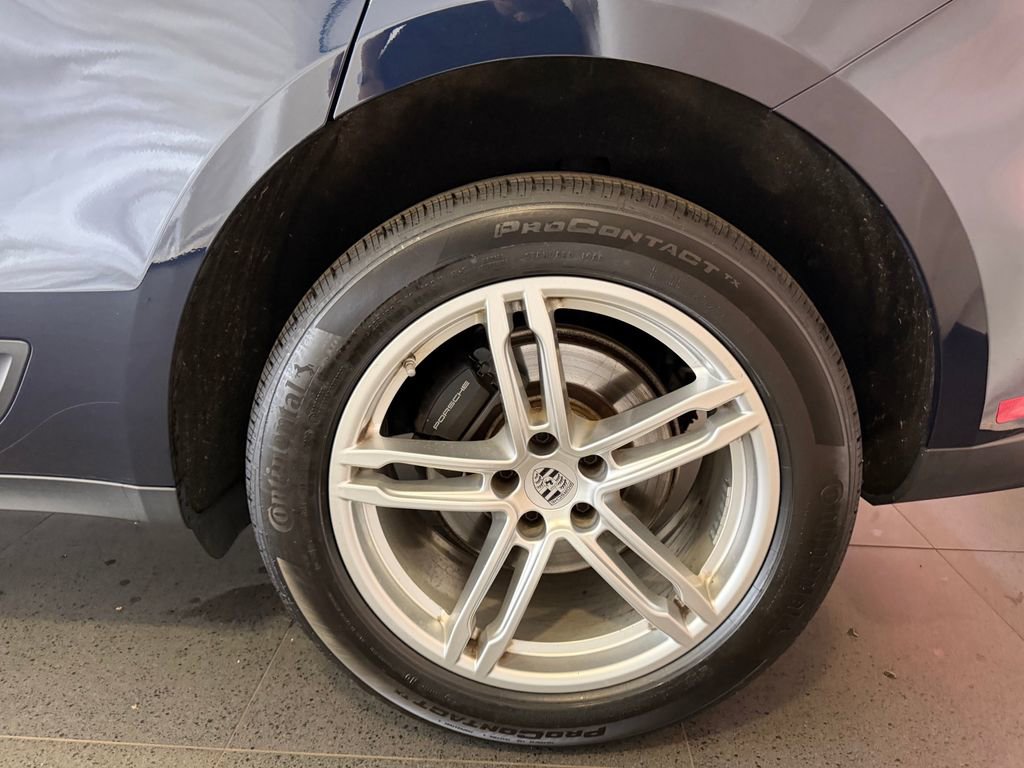 Certified 2023 Porsche Macan AWD/4WD image 11