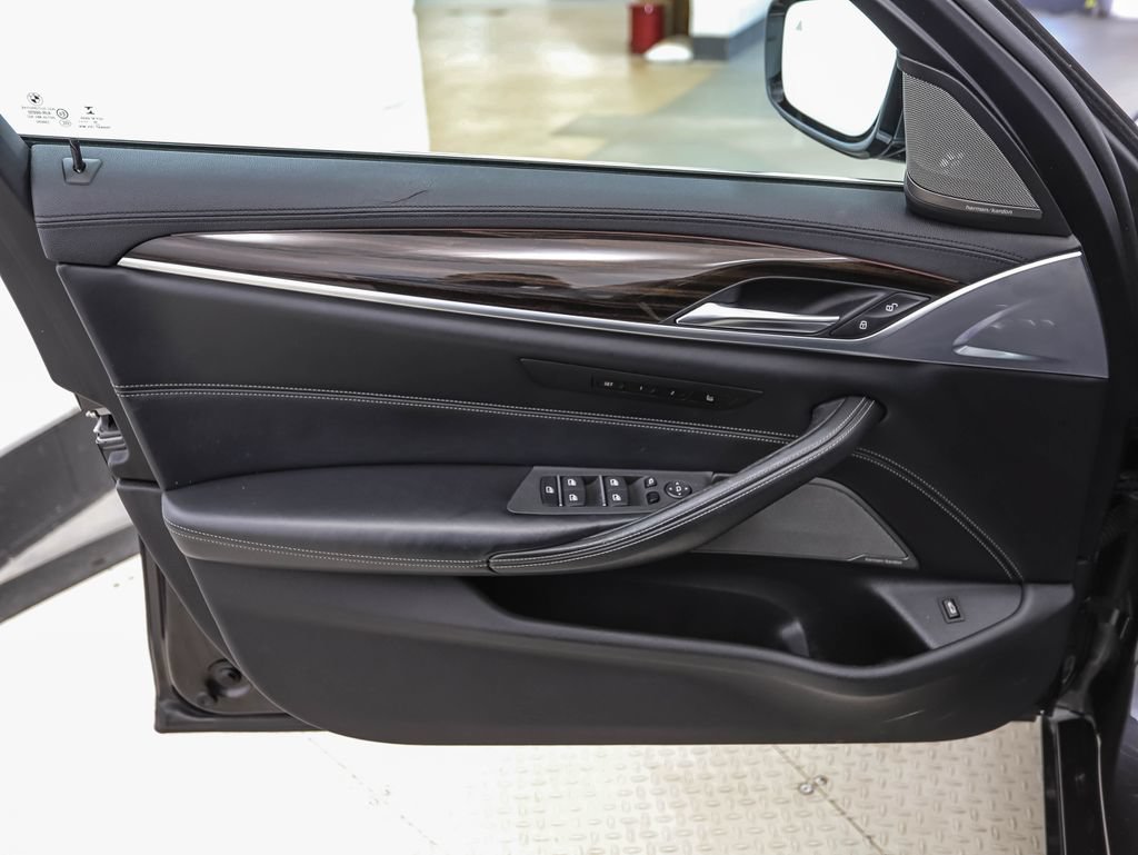 Used 2017 BMW 530i RWD image 9