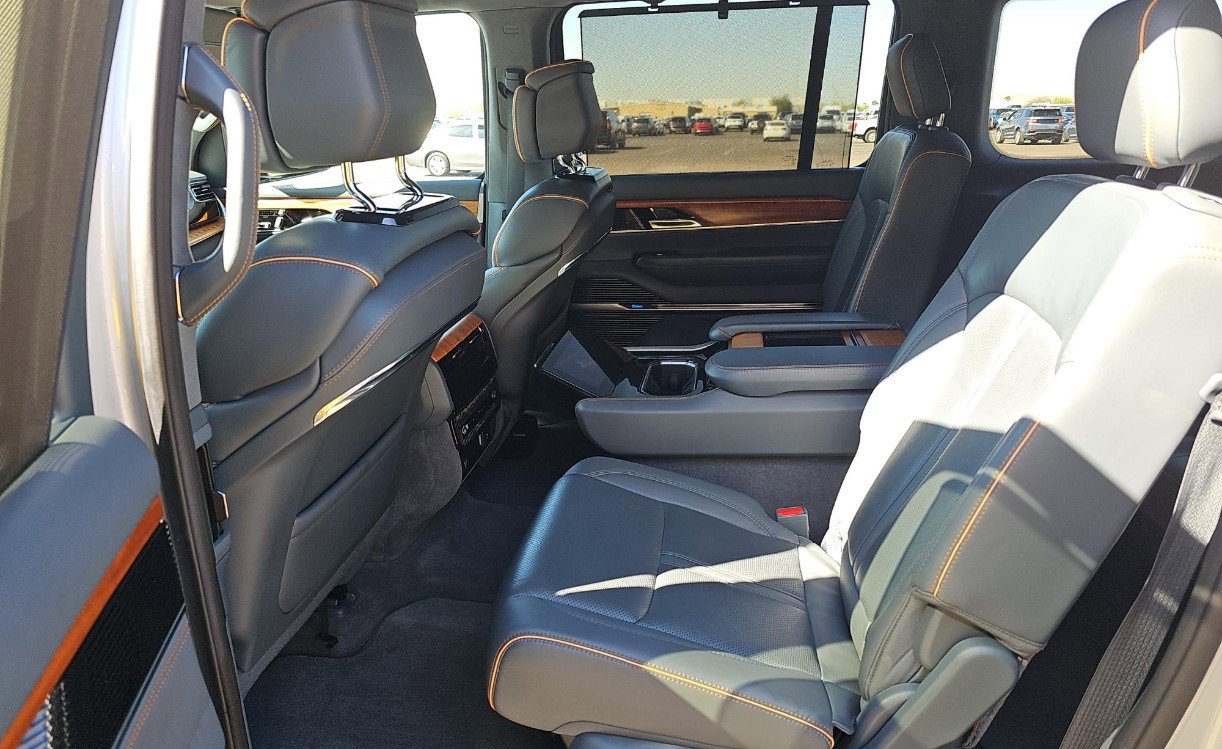 Used 2022 Jeep Grand Wagoneer Series II w/ Convenience Group III AWD/4WD image 10