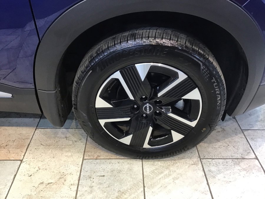 Used 2025 Nissan Kicks SR image 8