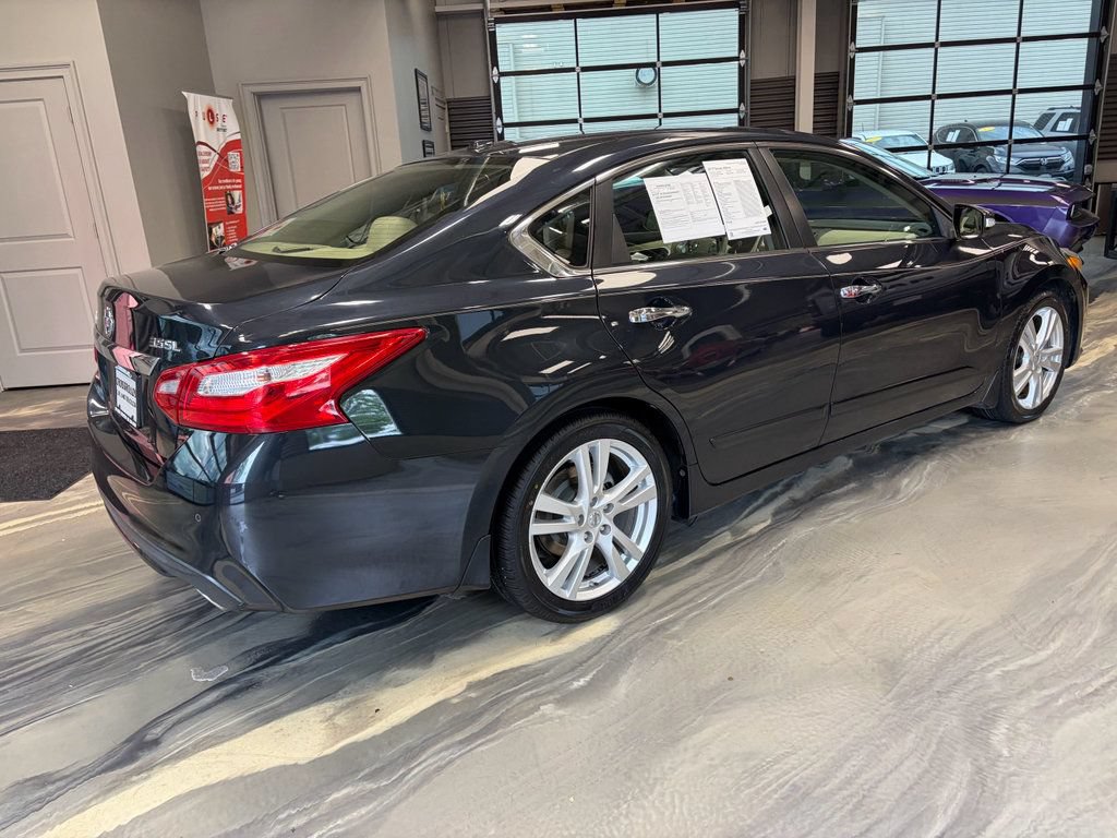 Used 2017 Nissan Altima 3.5 SL w/ 3.5SL Technology Package FWD image 32