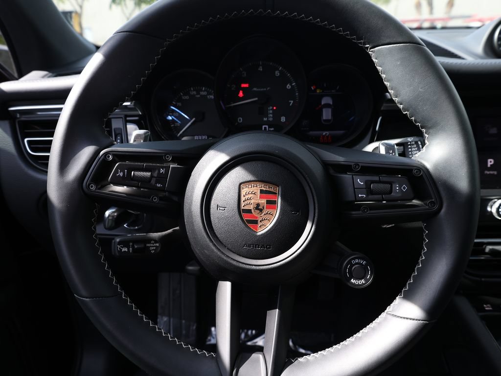 Used 2025 Porsche Macan Turbo AWD/4WD image 33