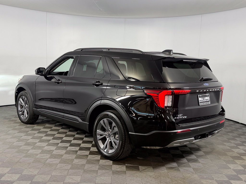 Used 2026 Ford Explorer Active w/ Active Comfort Package AWD/4WD image 8