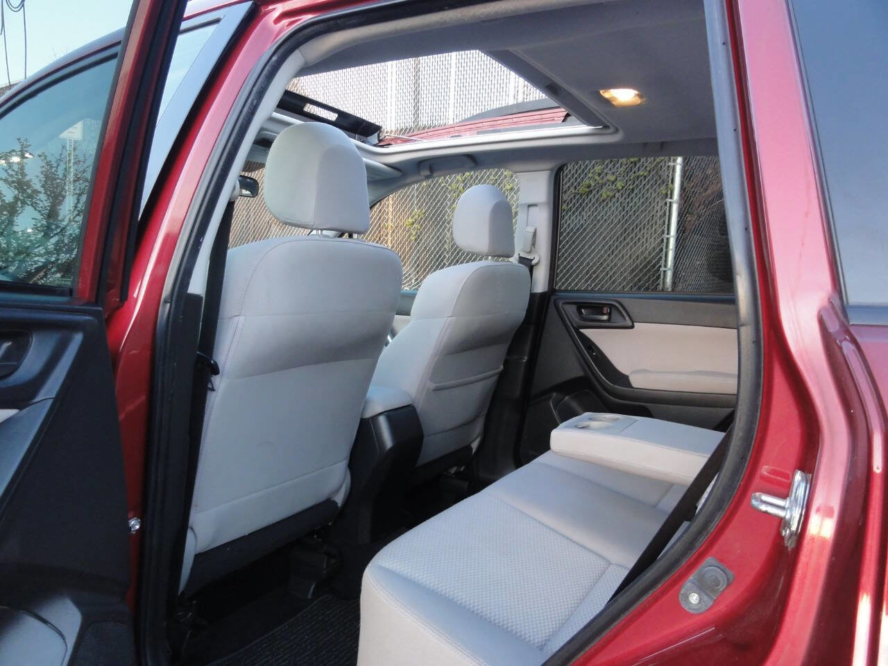 Used 2015 Subaru Forester 2.5i Premium w/ All-Weather Package AWD/4WD image 16
