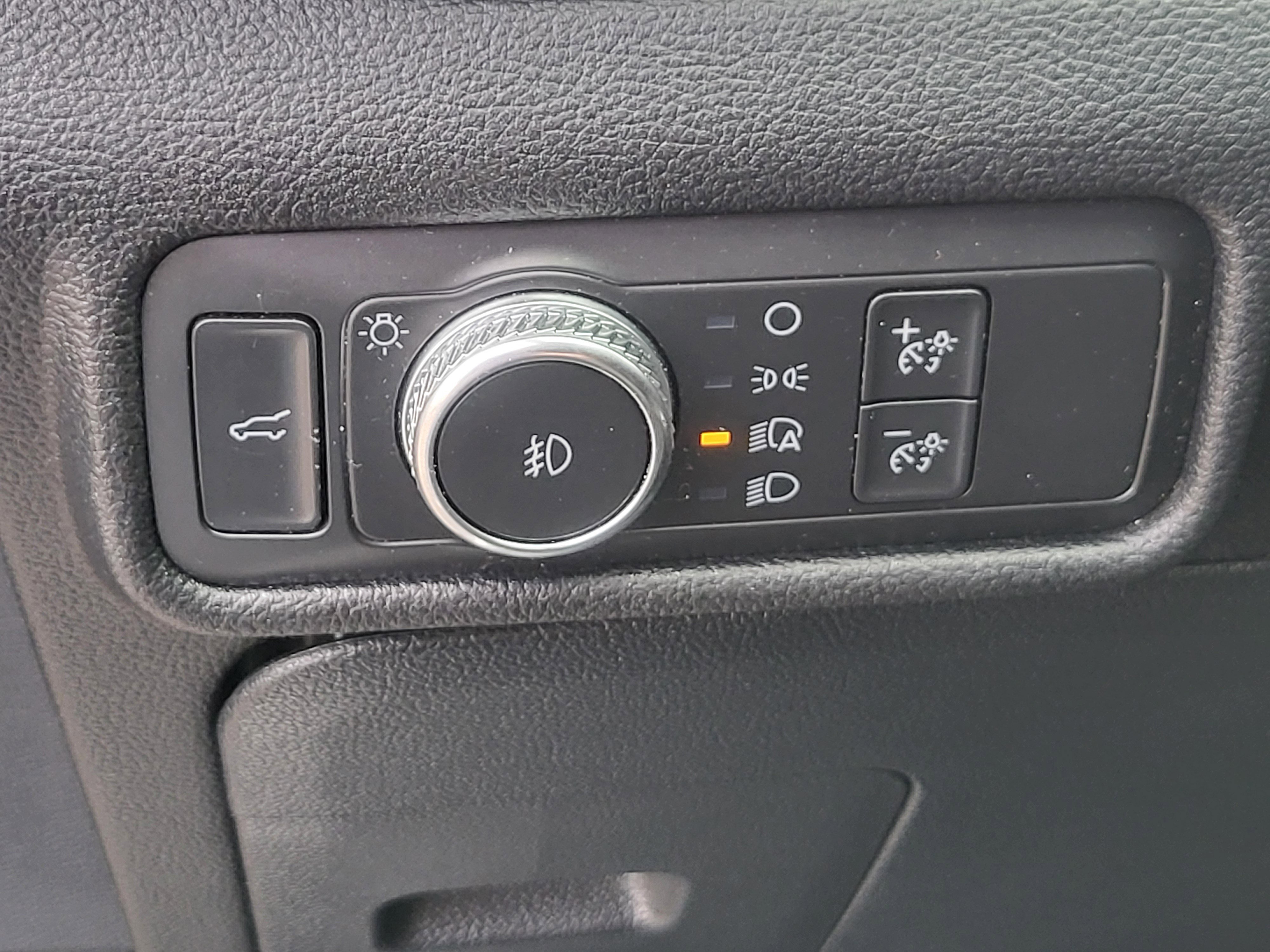 Used 2020 Ford Explorer Limited image 18