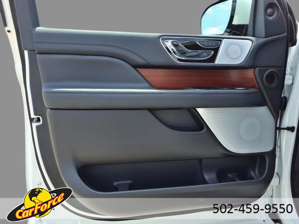 Used 2023 Lincoln Navigator Reserve image 19