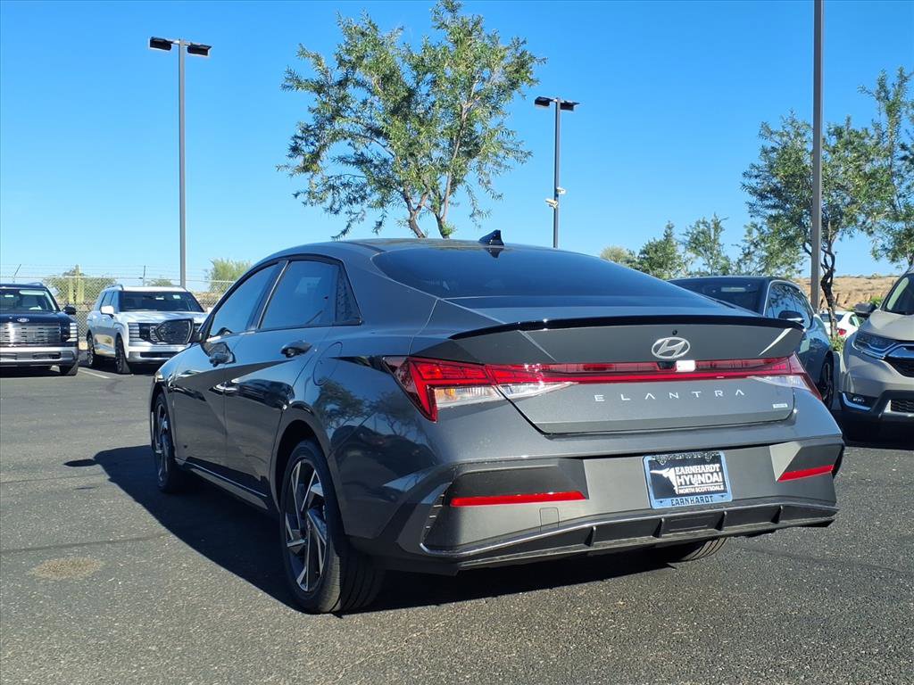 New 2025 Hyundai Elantra SEL image 4