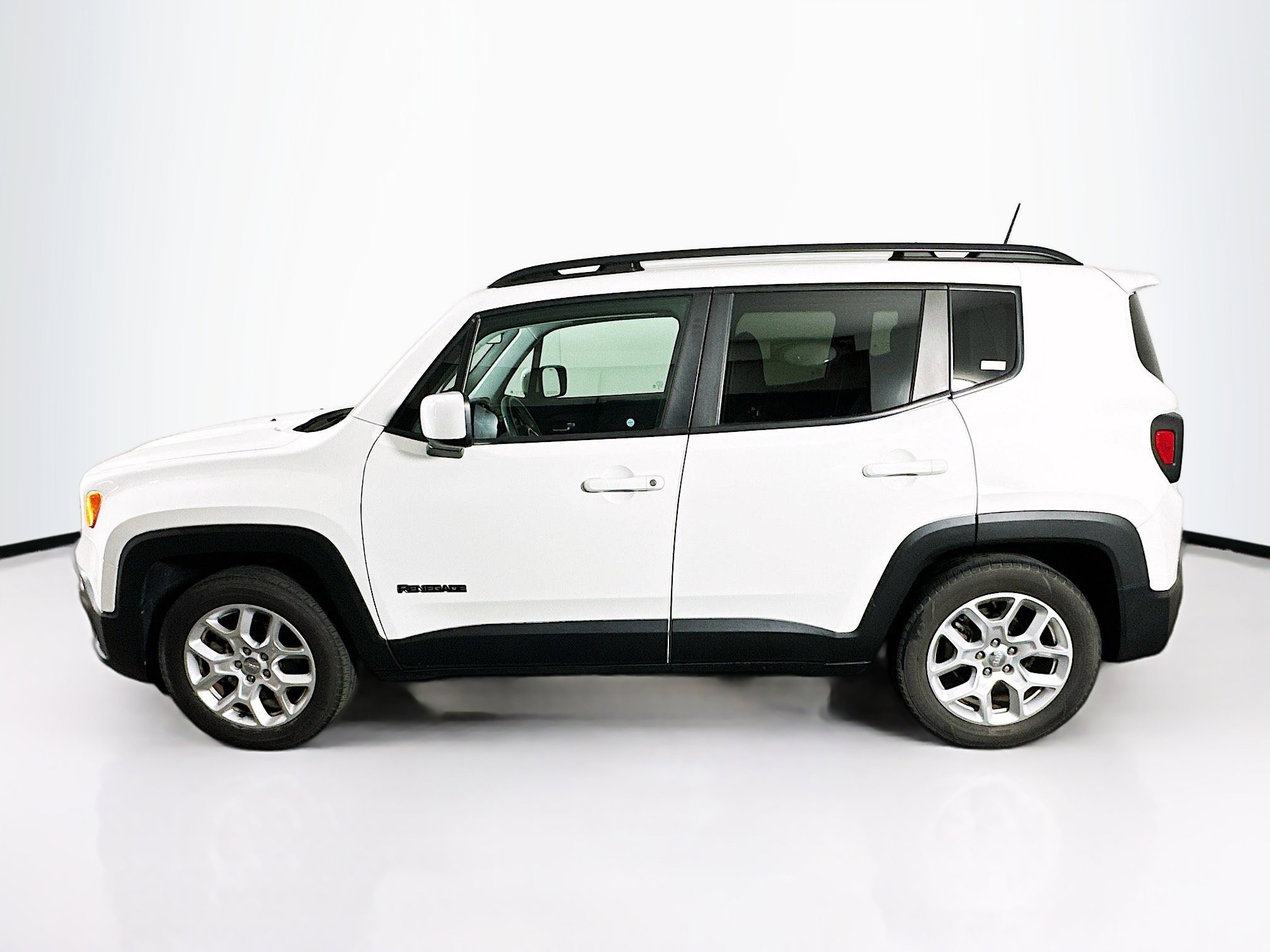 Used 2018 Jeep Renegade Latitude image 4