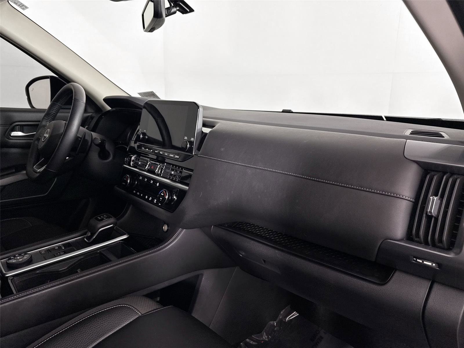 Used 2024 Nissan Pathfinder SL image 43