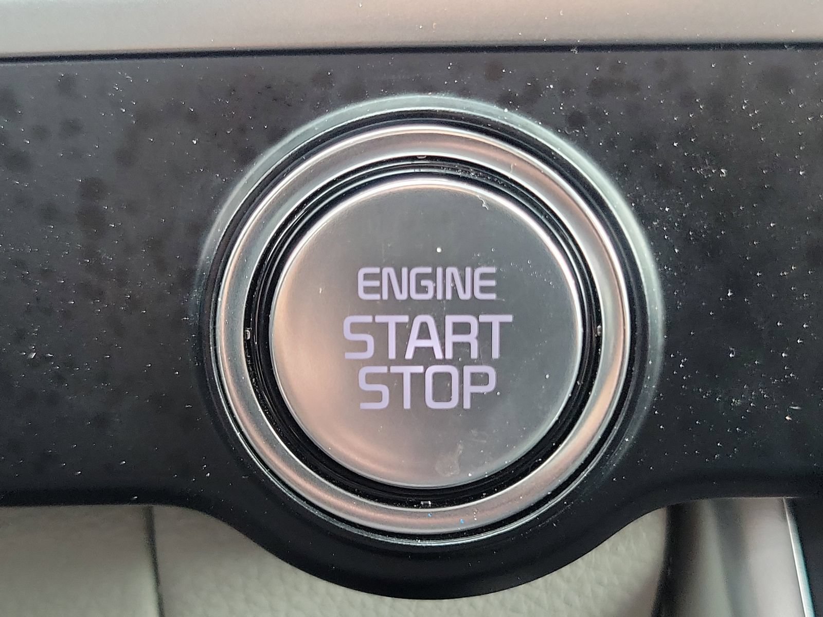 Used 2024 Kia Carnival LX FWD image 12