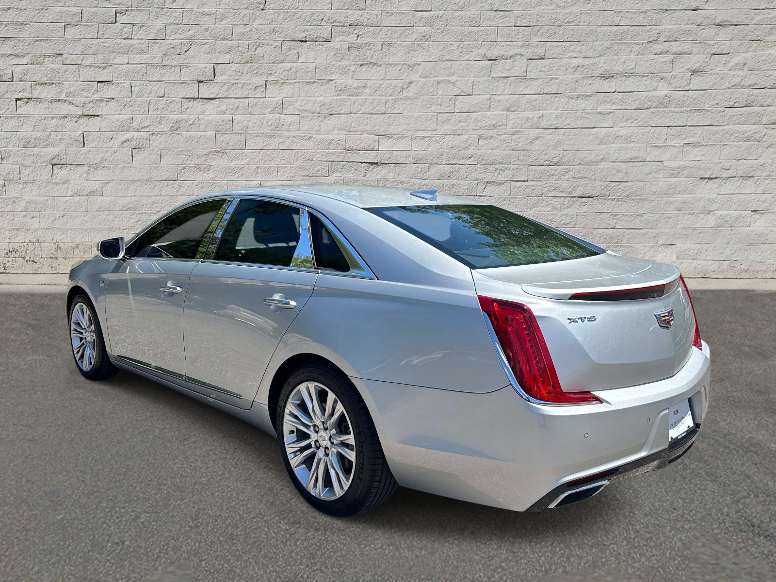 Used 2018 Cadillac XTS Luxury FWD image 3