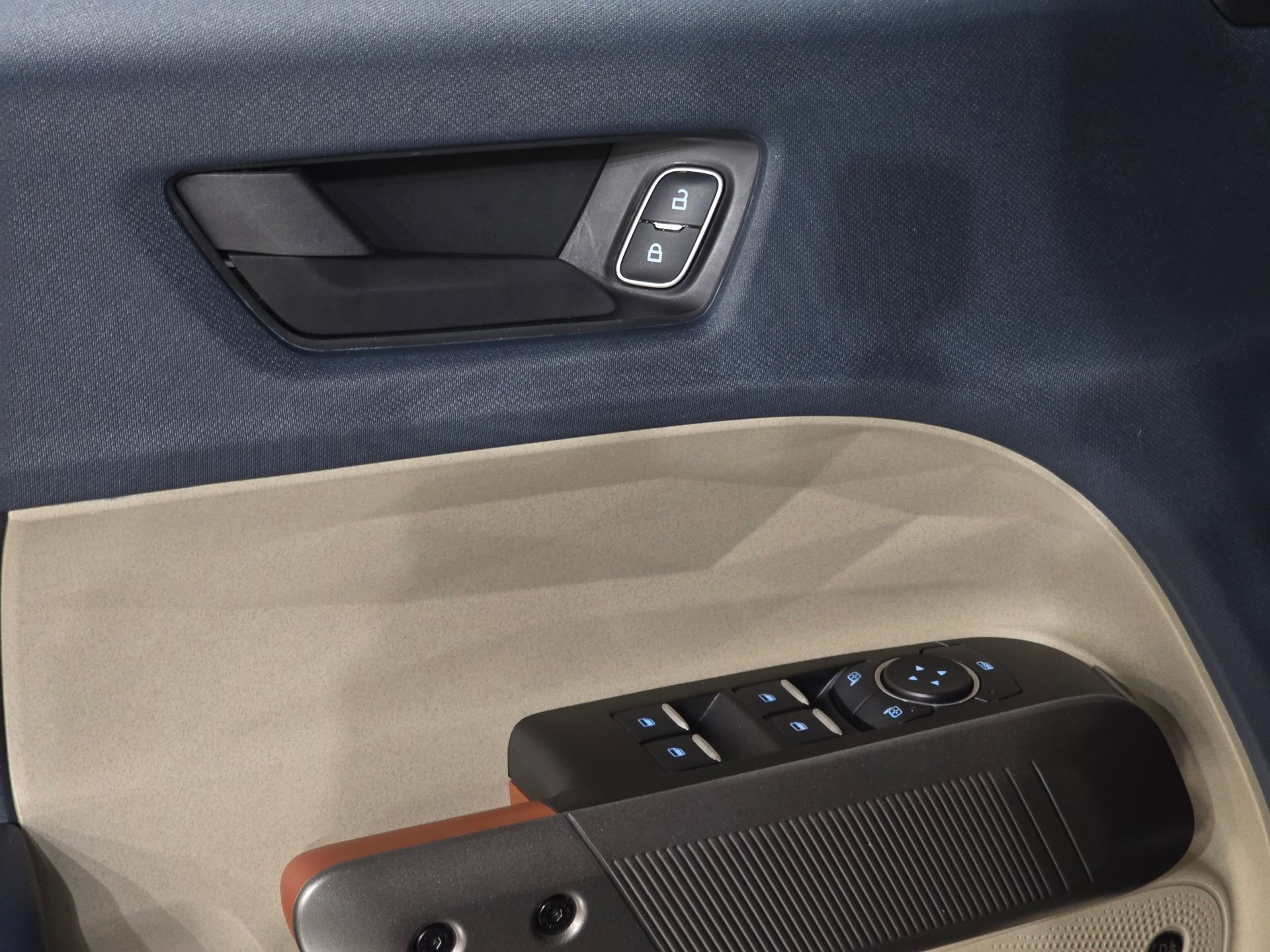 New 2025 Ford Maverick Lariat w/ 4K Tow Package image 16