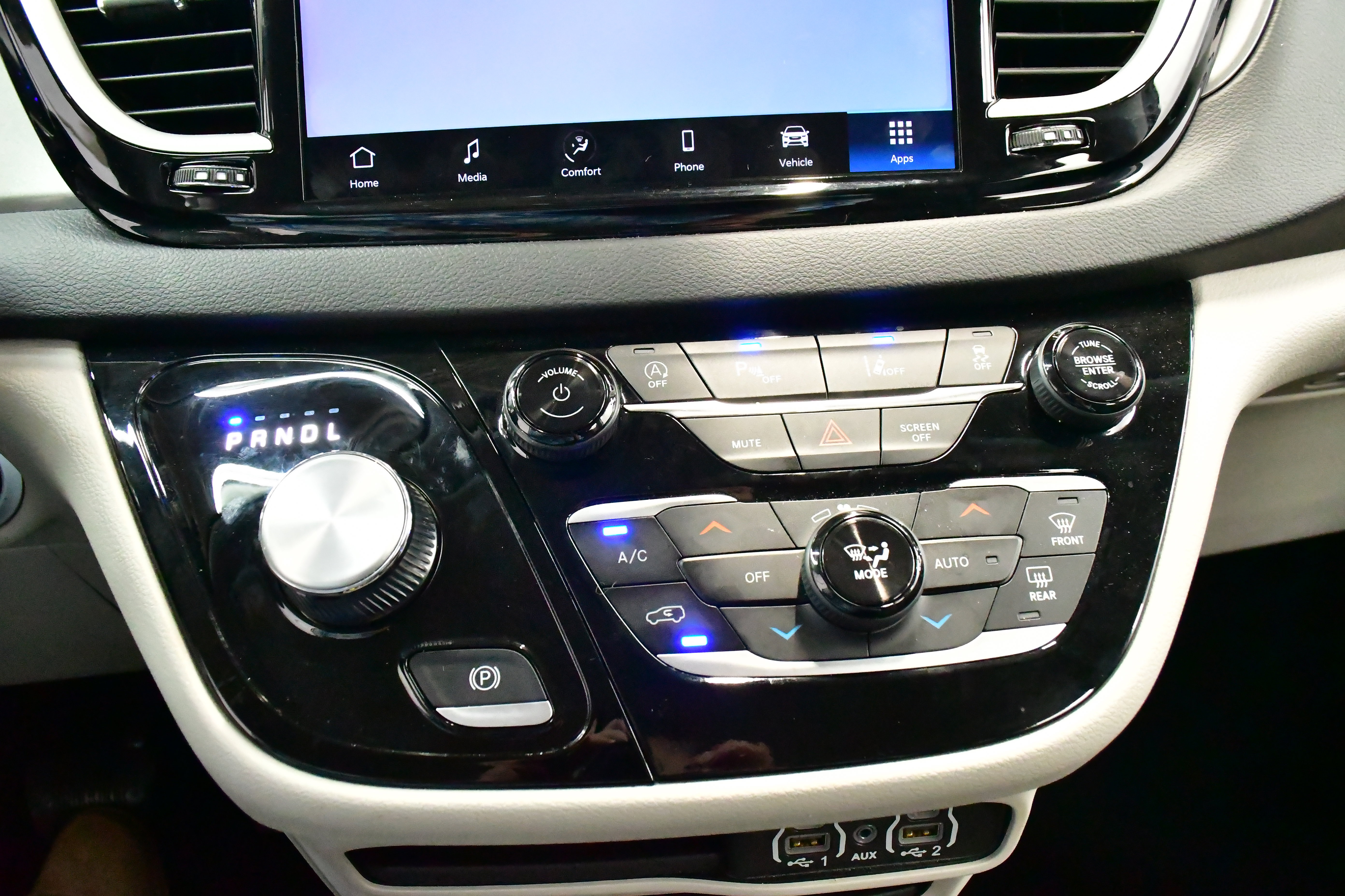 Used 2024 Chrysler Pacifica Touring-L image 57