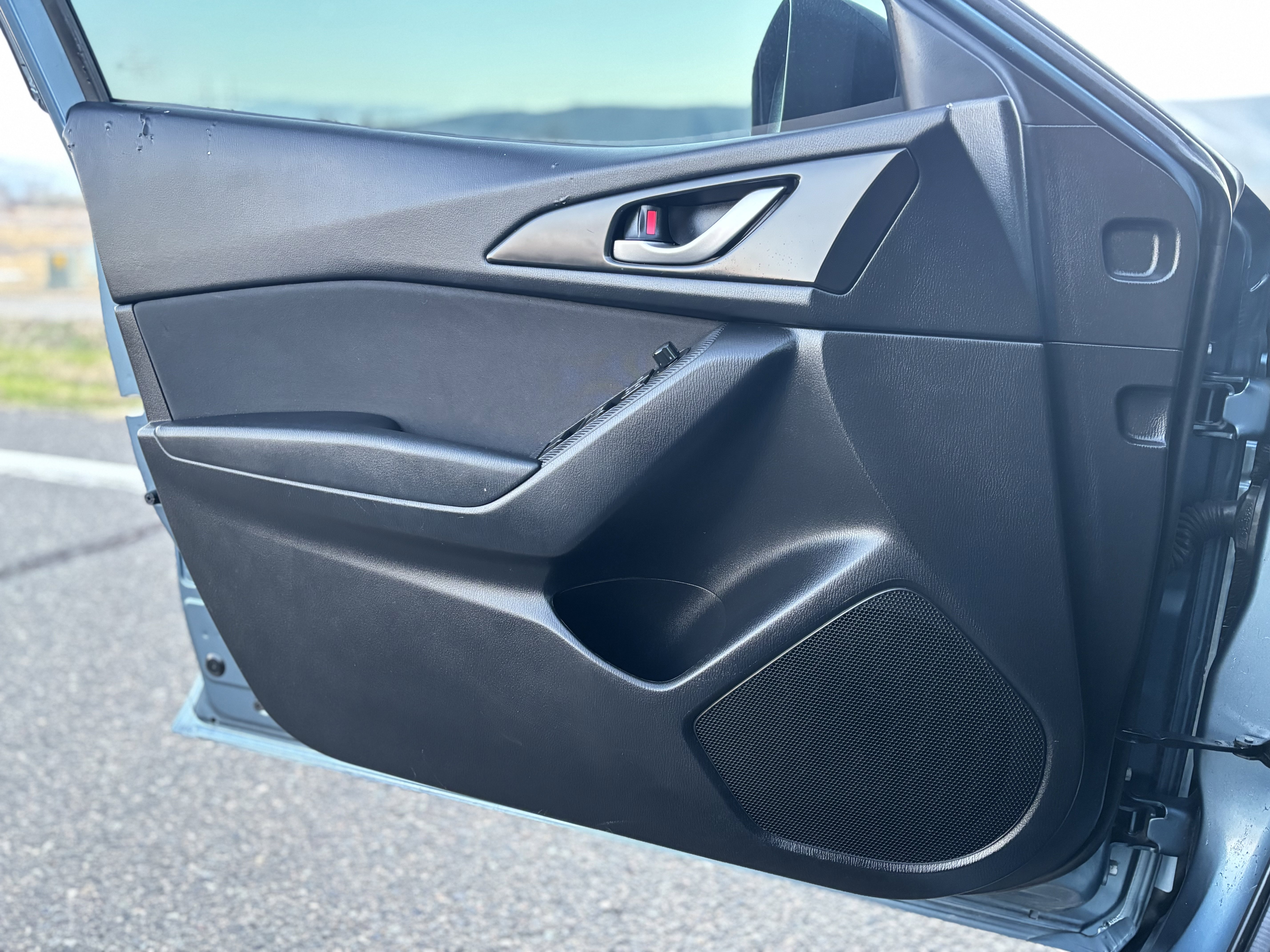 Used 2015 MAZDA MAZDA3 i SV image 15