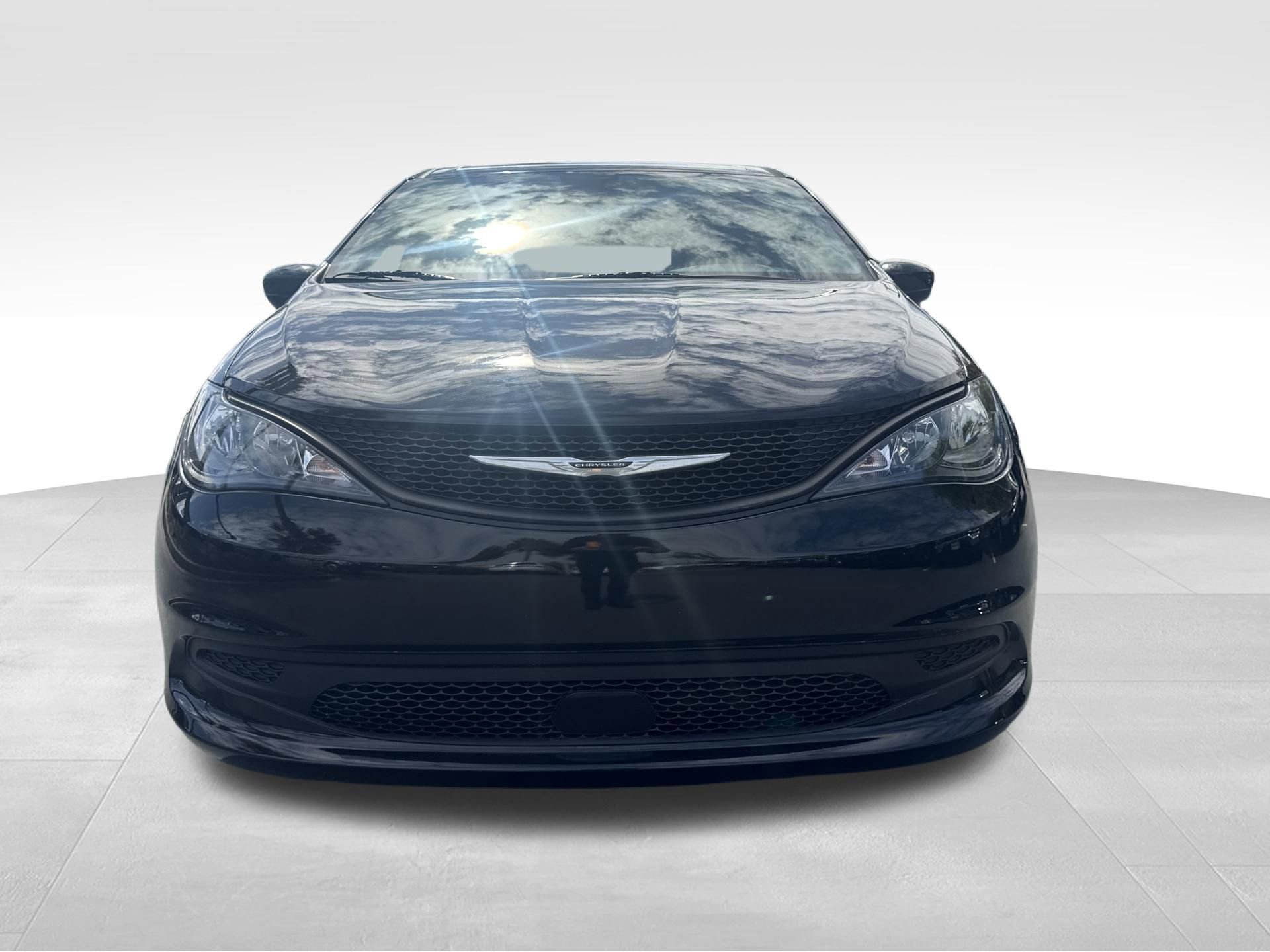 Used 2023 Chrysler Voyager LX image 19