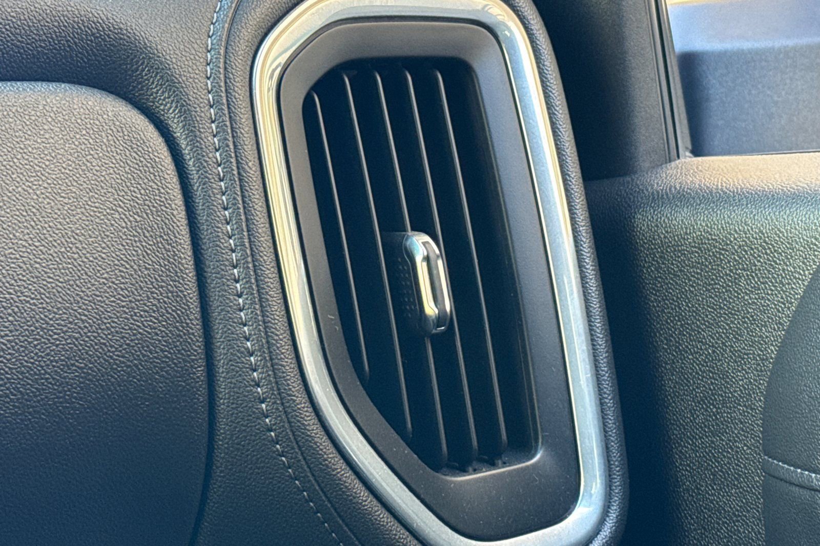 Used 2023 Chevrolet Silverado 2500 LTZ w/ LTZ Premium Package image 29