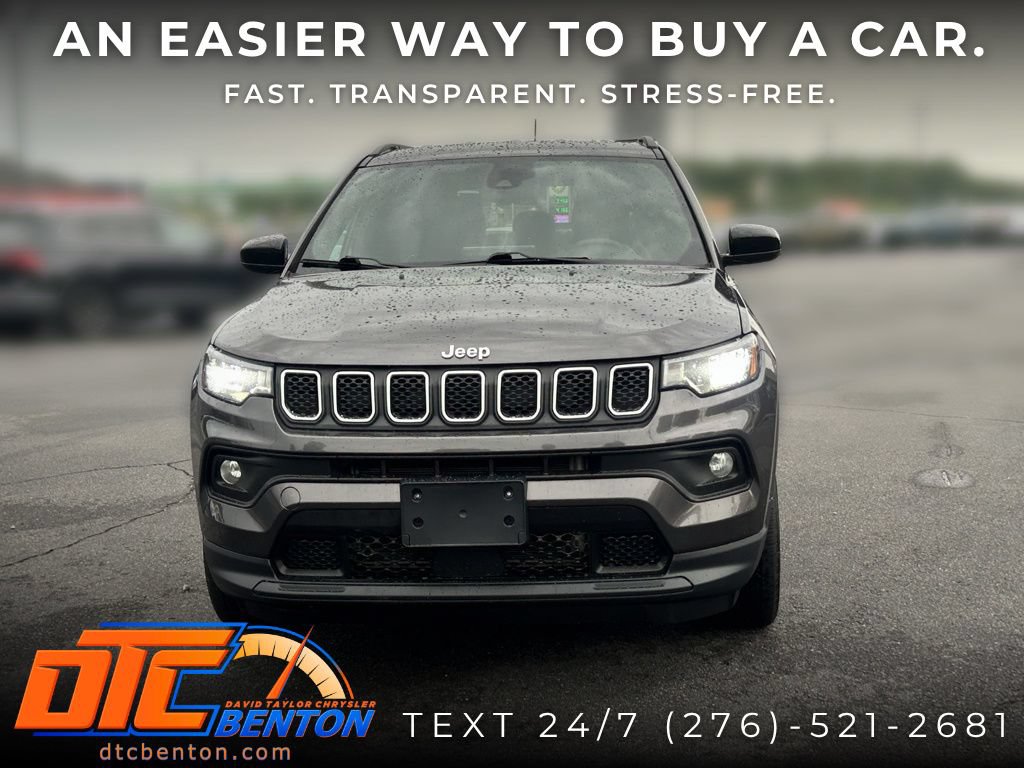 Used 2024 Jeep Compass Latitude AWD/4WD image 3