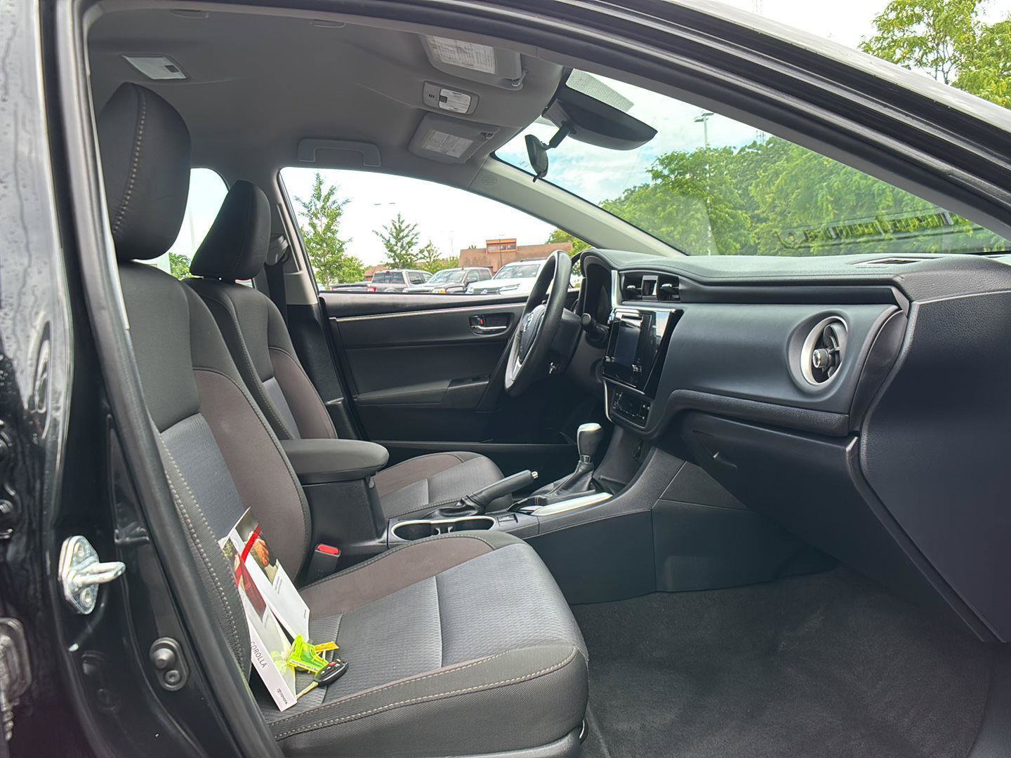 Used 2017 Toyota Corolla LE FWD image 17