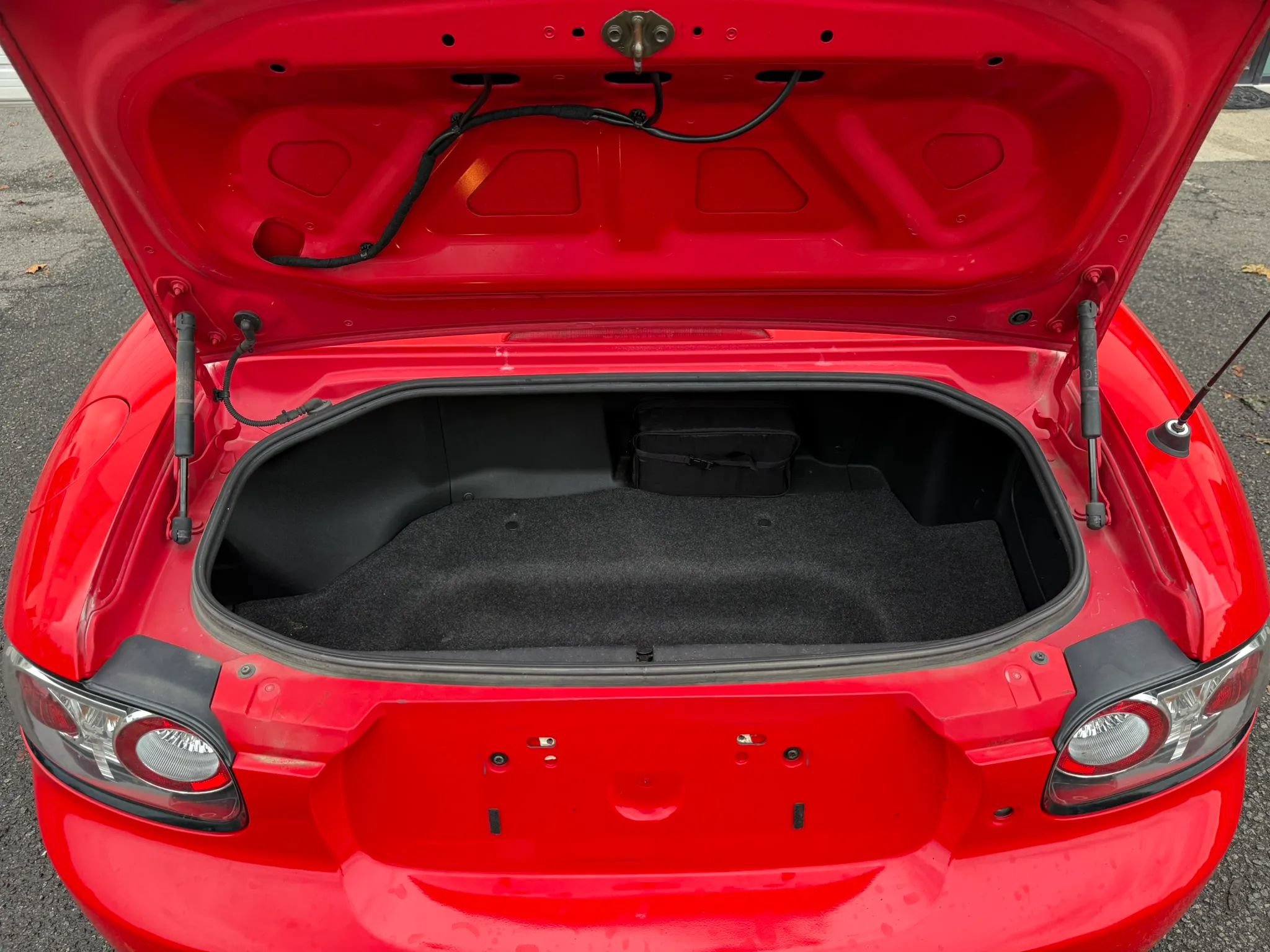 Used 2006 MAZDA MX-5 Miata Grand Touring w/ Premium Pkg RWD image 24