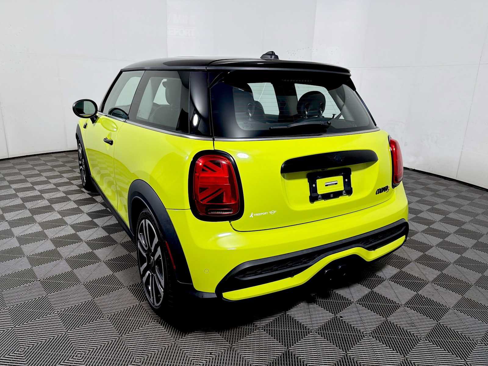 Used 2023 MINI Cooper S w/ Signature Upholstery Package FWD image 5