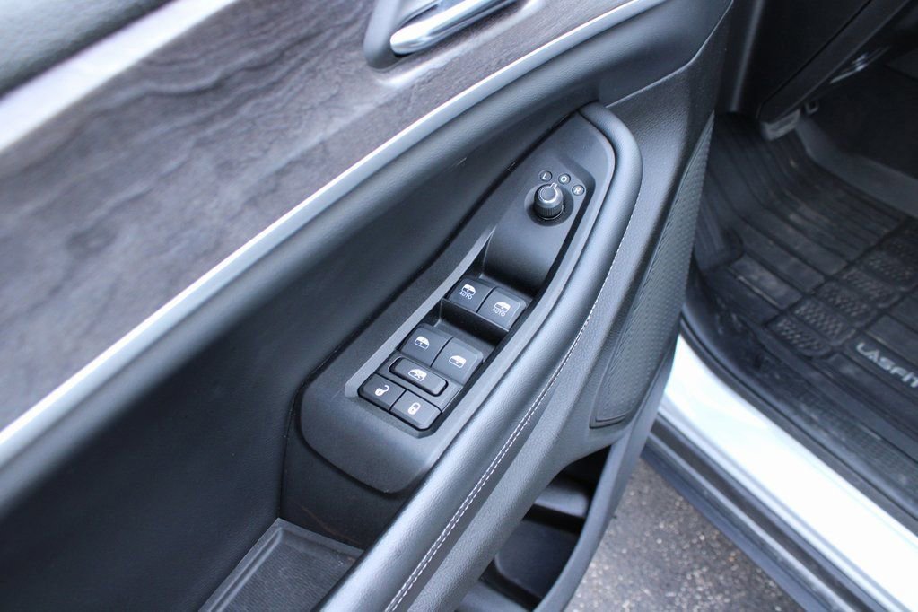 Used 2024 Jeep Grand Cherokee L Limited w/ Luxury Tech Group II image 33