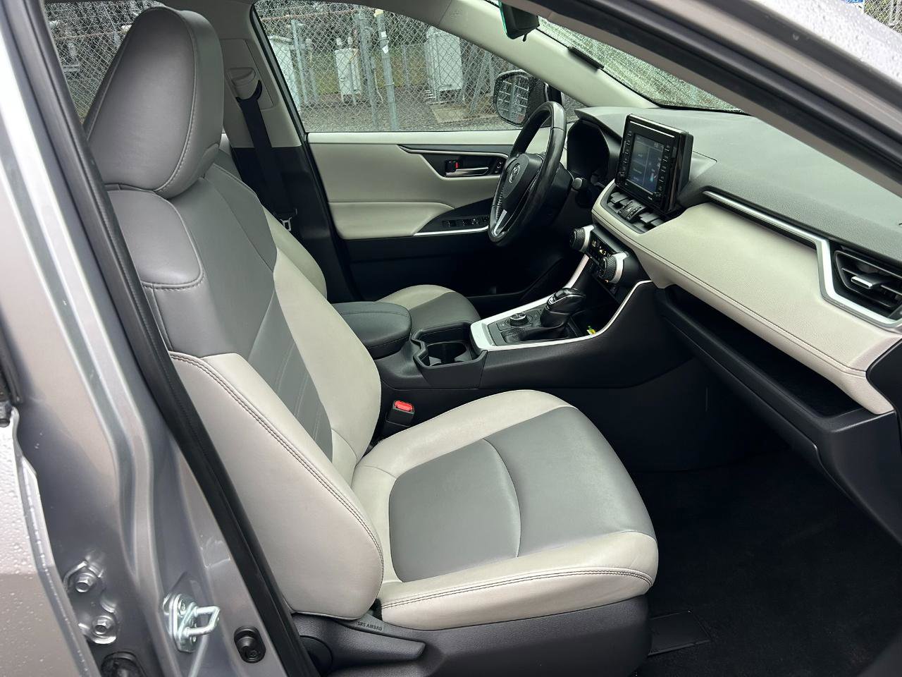 Used 2021 Toyota RAV4 XLE Premium AWD/4WD image 17