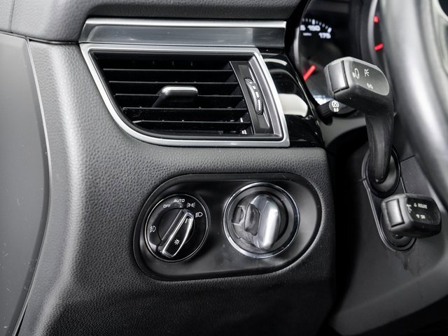 Used 2017 Porsche Macan image 10