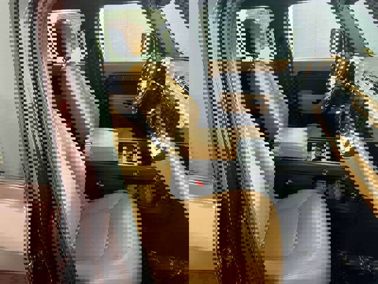 Used 2023 Land Rover Defender 130 SE AWD/4WD image 28