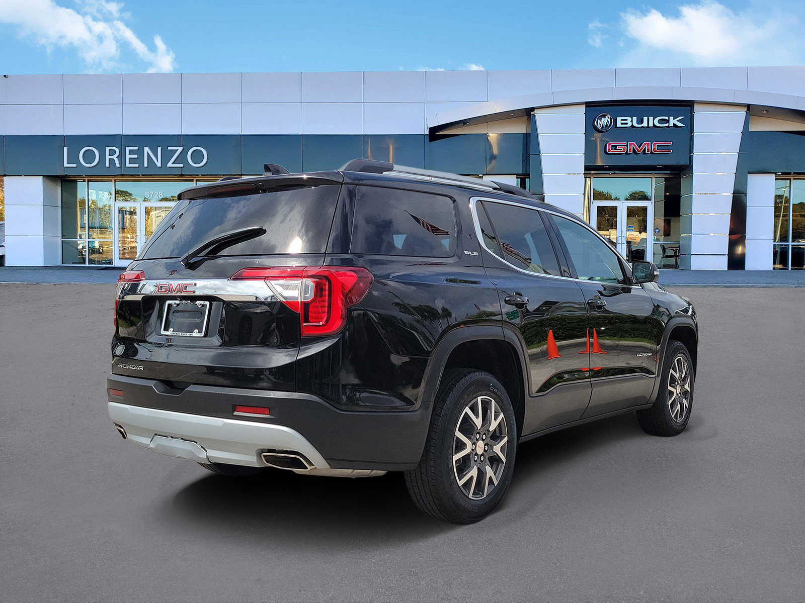 Used 2023 GMC Acadia SLE w/ Driver Convenience Package FWD image 5