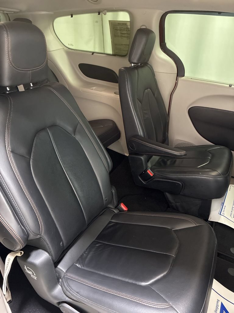 Used 2017 Chrysler Pacifica Touring-L w/ Tire & Wheel Group FWD image 26