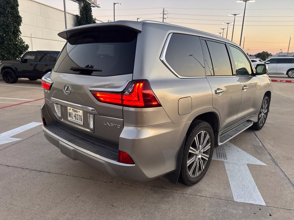 Used 2016 Lexus LX 570 4WD w/ Luxury Package image 2