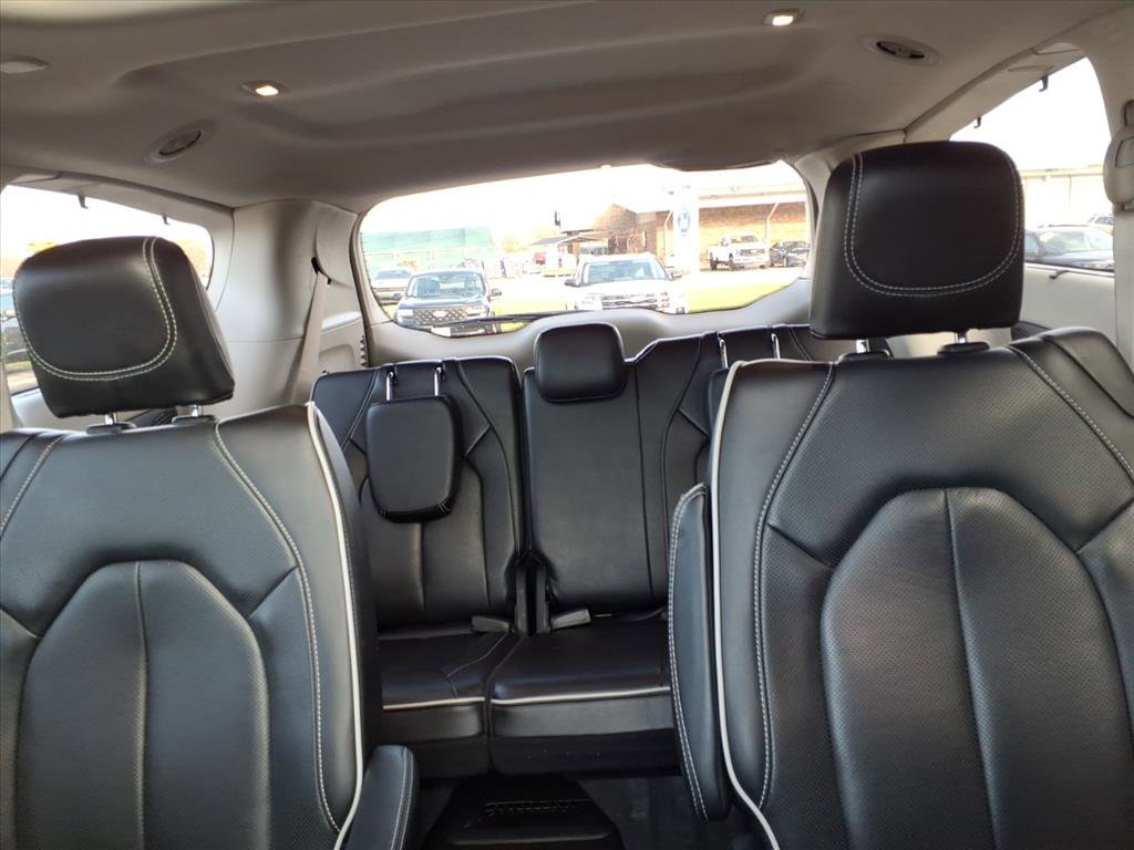 Used 2023 Chrysler Pacifica Limited image 19