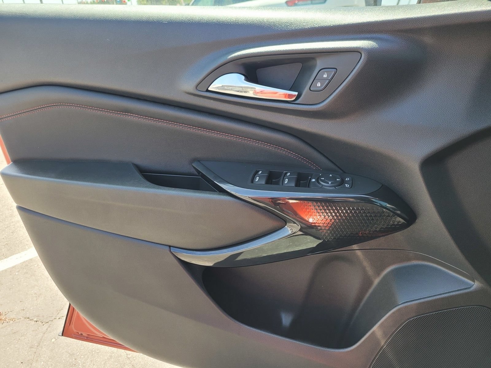 Used 2024 Chevrolet Trax RS FWD image 40