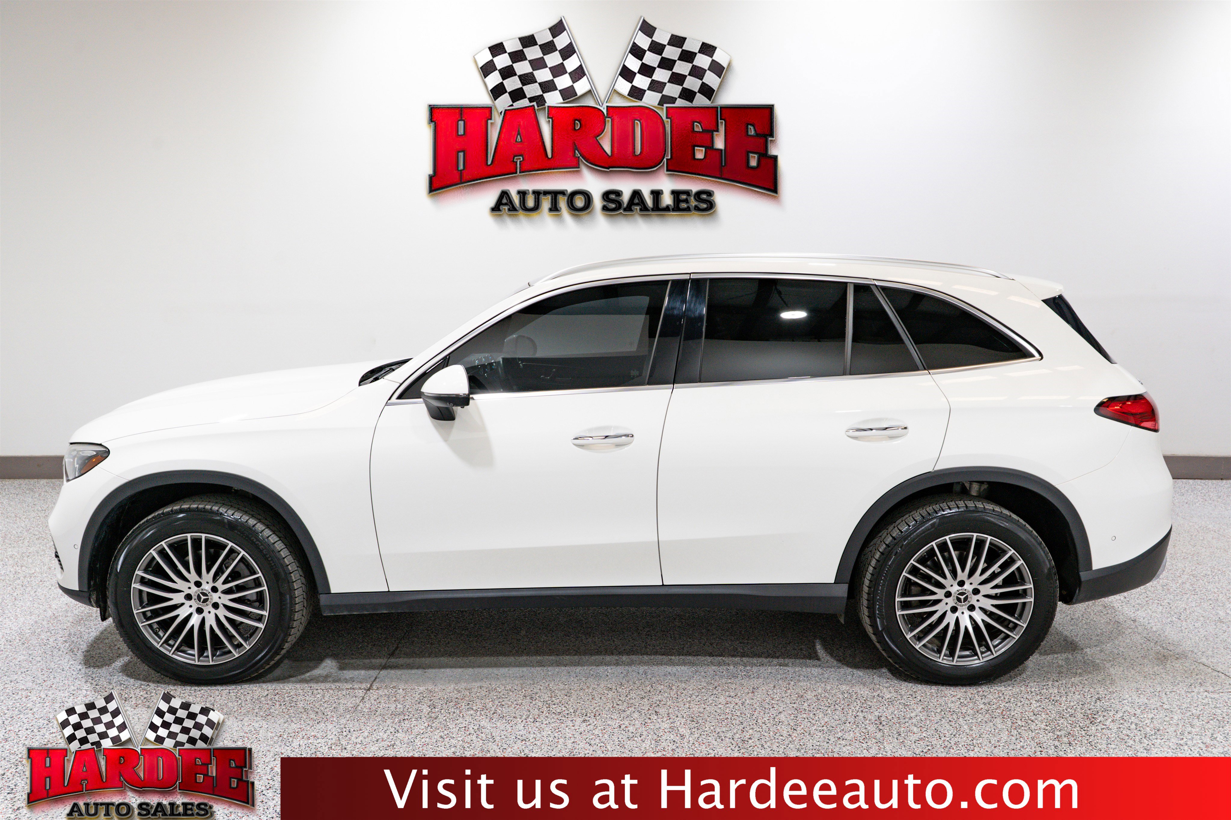 Used 2023 Mercedes-Benz GLC 300 4MATIC image 1