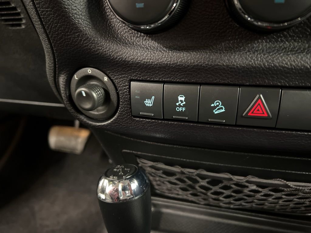 Used 2015 Jeep Wrangler Unlimited Sahara w/ Connectivity Group AWD/4WD image 12