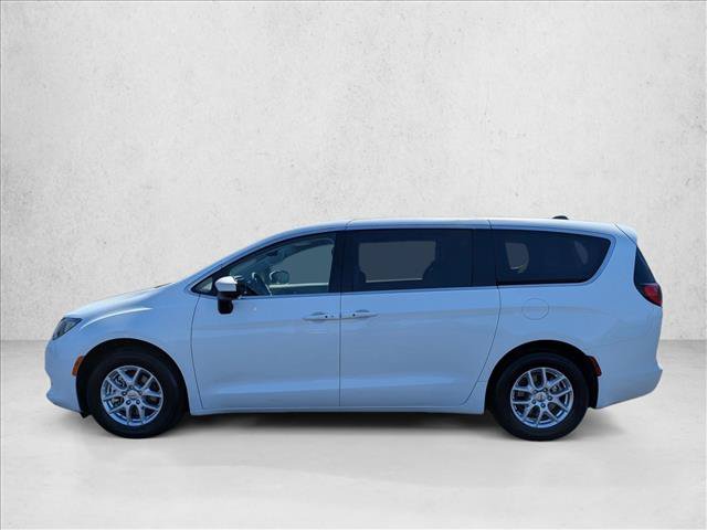 Used 2023 Chrysler Voyager LX FWD image 9