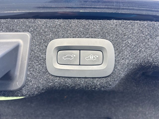 Used 2017 Volvo S90 T6 Inscription w/ Vision Package image 9