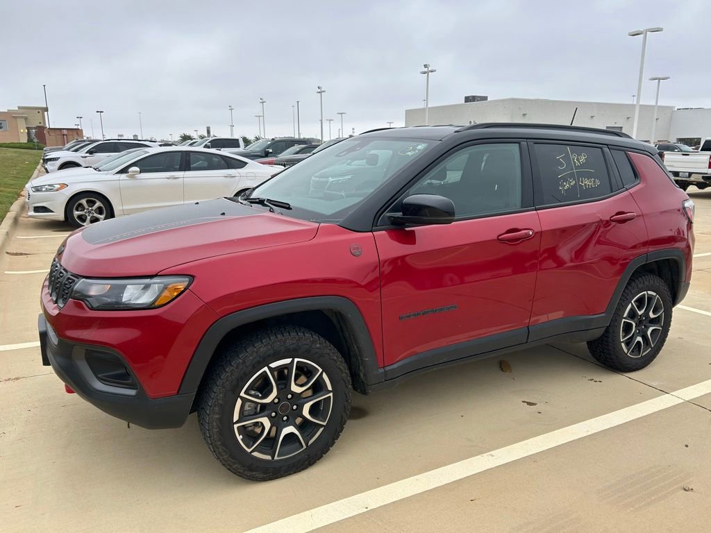 Used 2025 Jeep Compass Trailhawk AWD/4WD image 14