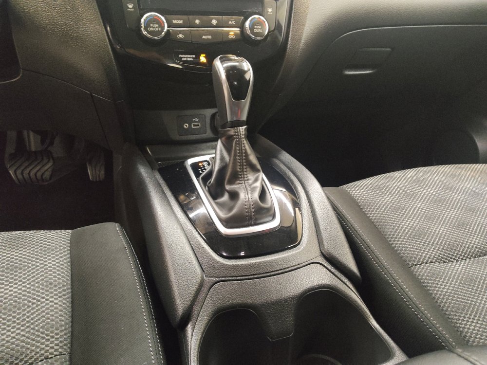 Used 2020 Nissan Rogue Sport SV image 26