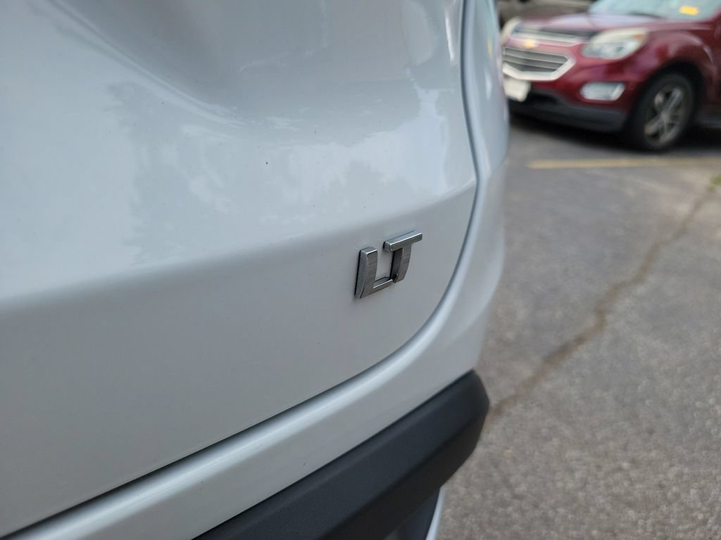 Used 2025 Chevrolet Trax LT FWD image 11