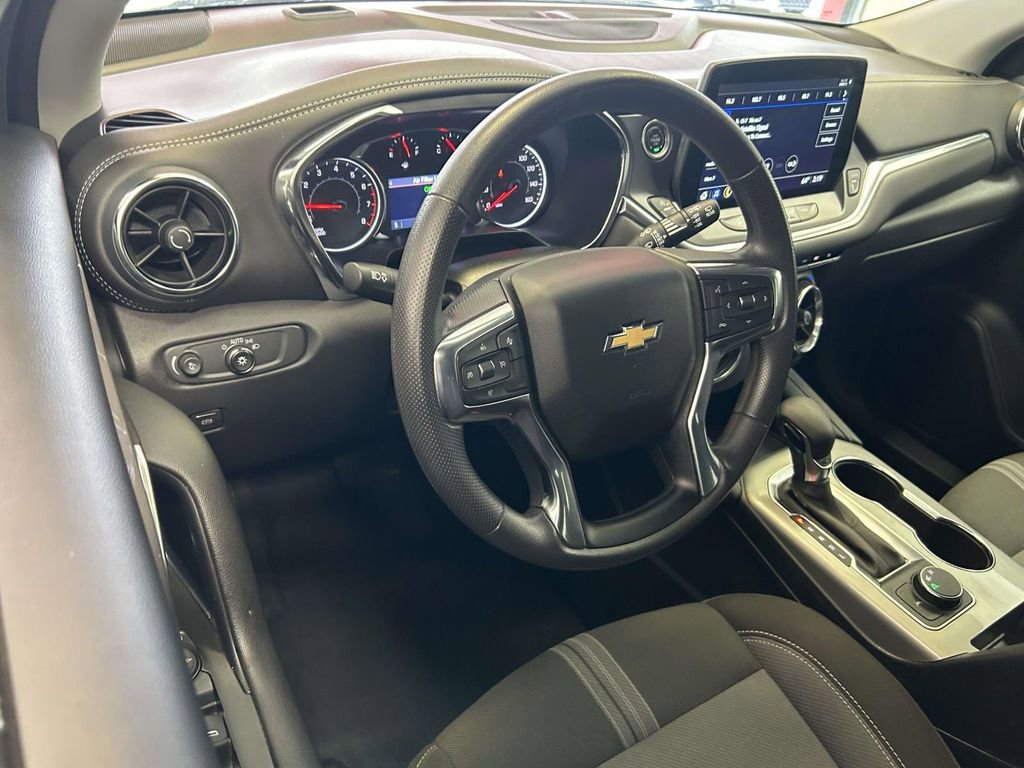 Used 2025 Chevrolet Blazer LT FWD image 12