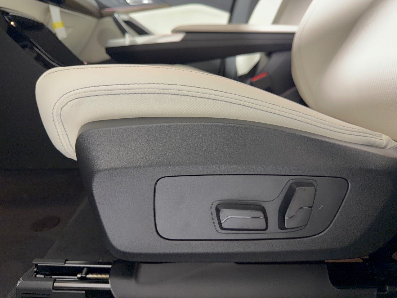 New 2027 BMW X1 xDrive28i AWD/4WD image 16