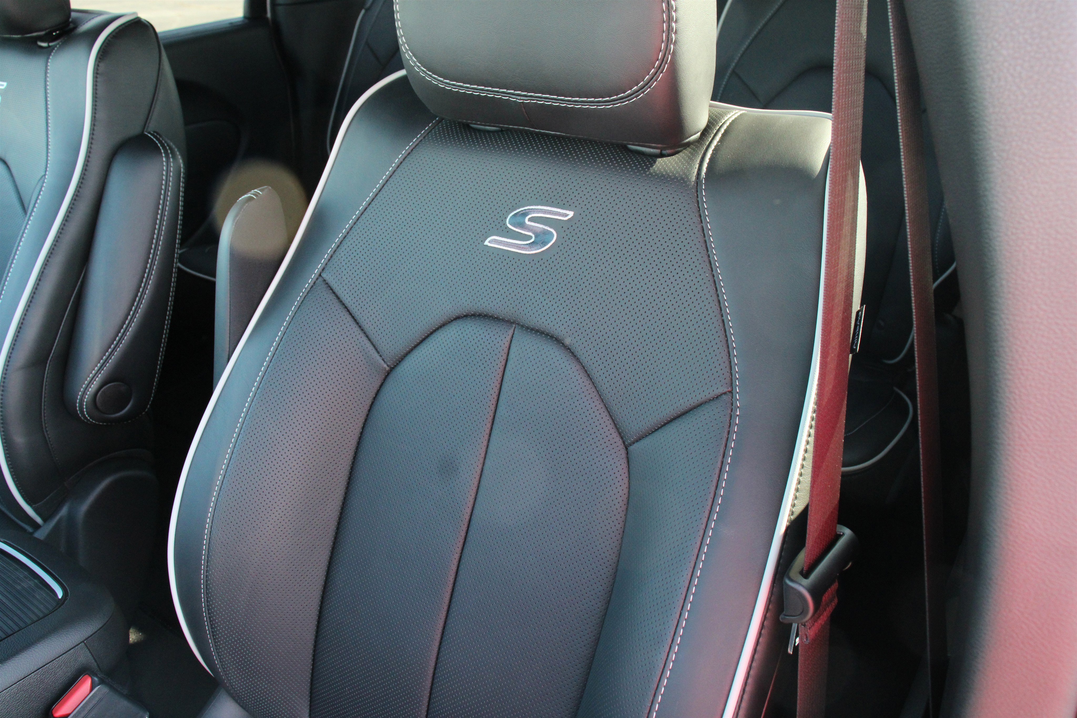 New 2026 Chrysler Pacifica Limited w/ S Appearance Package image 4