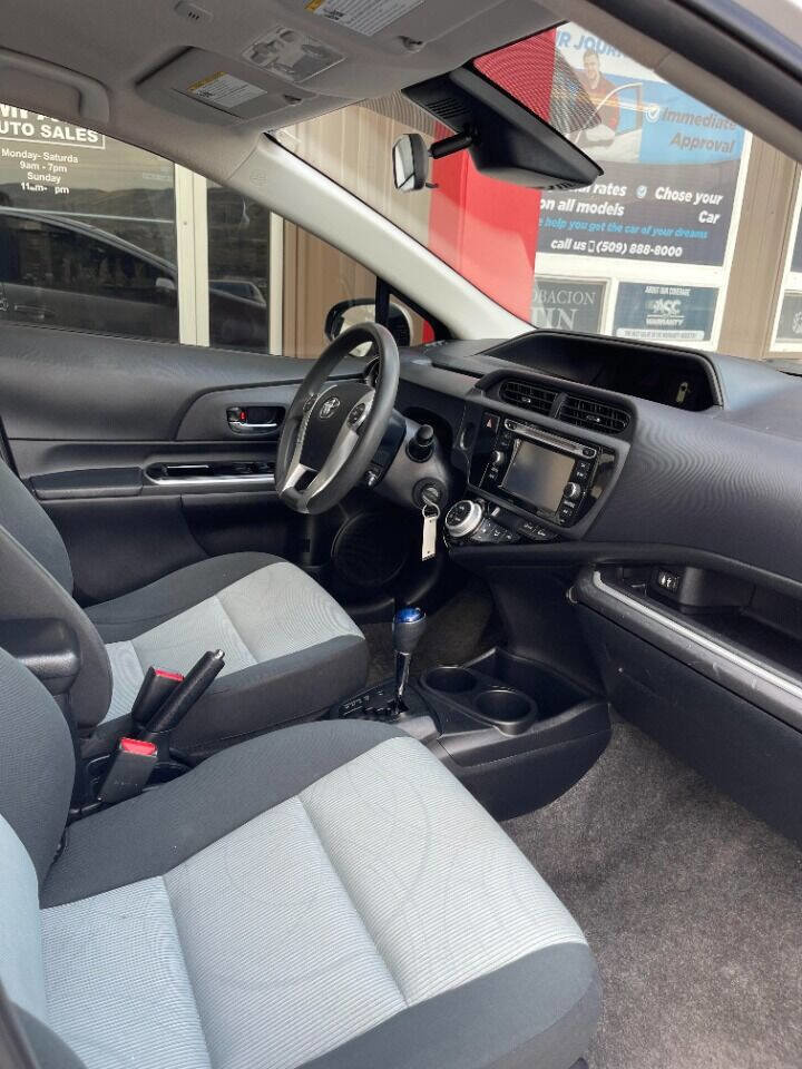 Used 2017 Toyota Prius C Two image 2