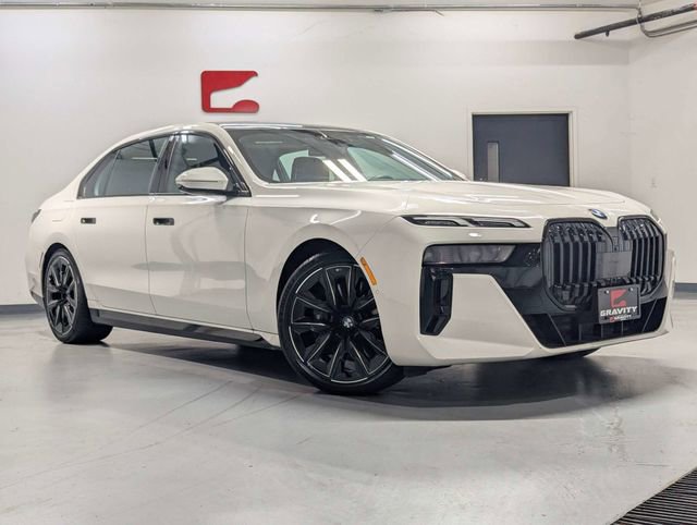 Used 2023 BMW 740i w/ Parking Assistance Package RWD image 2